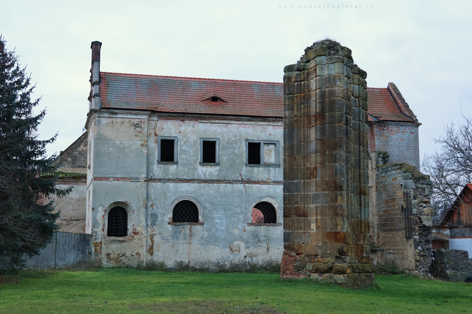Remnants of Monastery (On the photo:  (Rural photography) budova, ruiny, cihly, kostel)