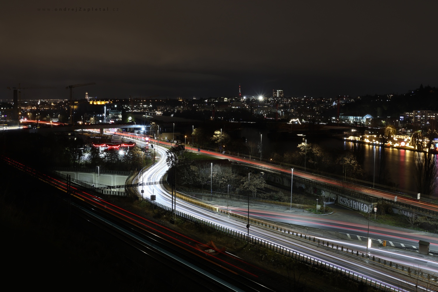 Light Paths (On the photo:  (Urban photography) cesta, večer, praha, město)