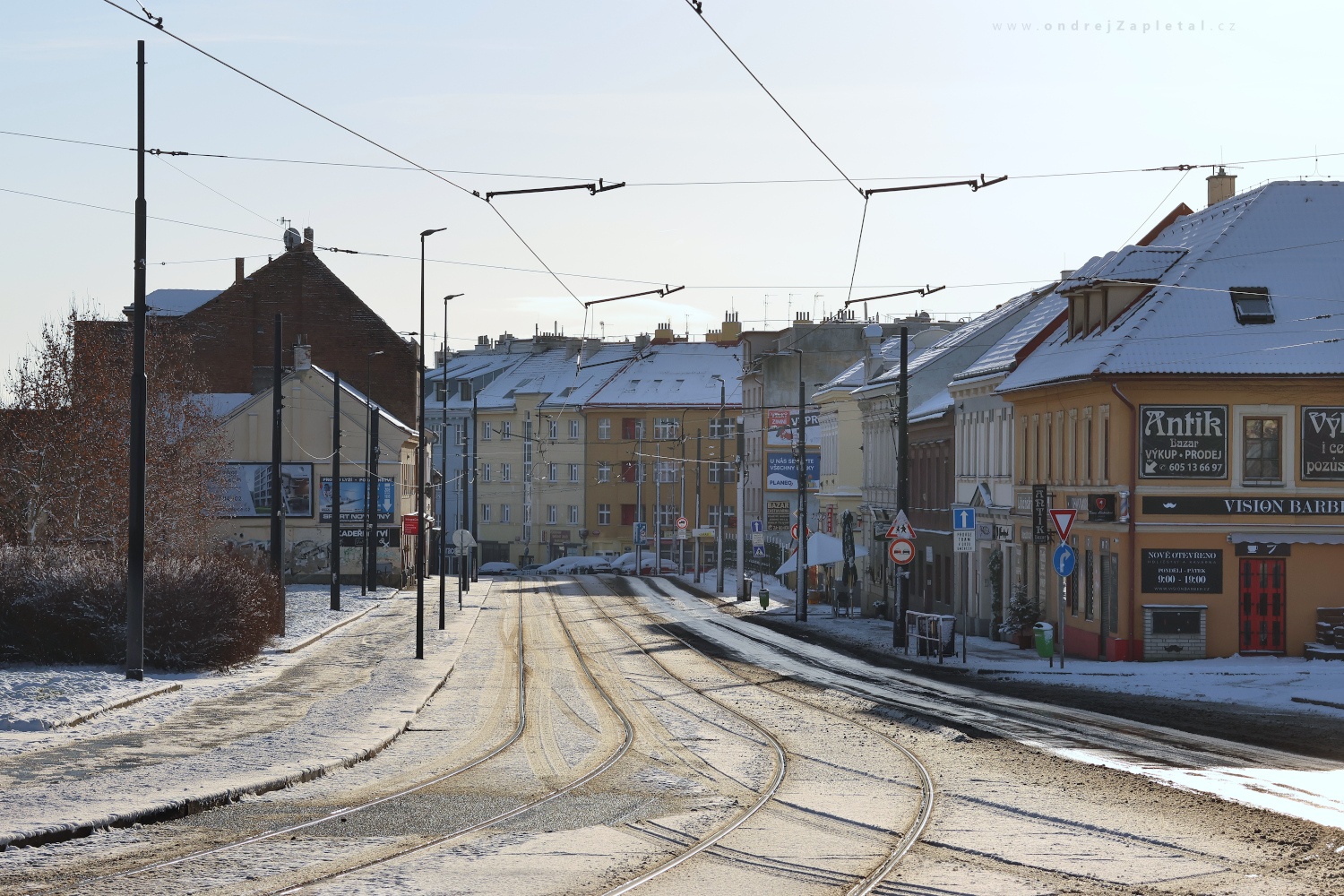 Snowed-over Street (On the photo:  (Urban photography) ulice, praha, zima, sníh)