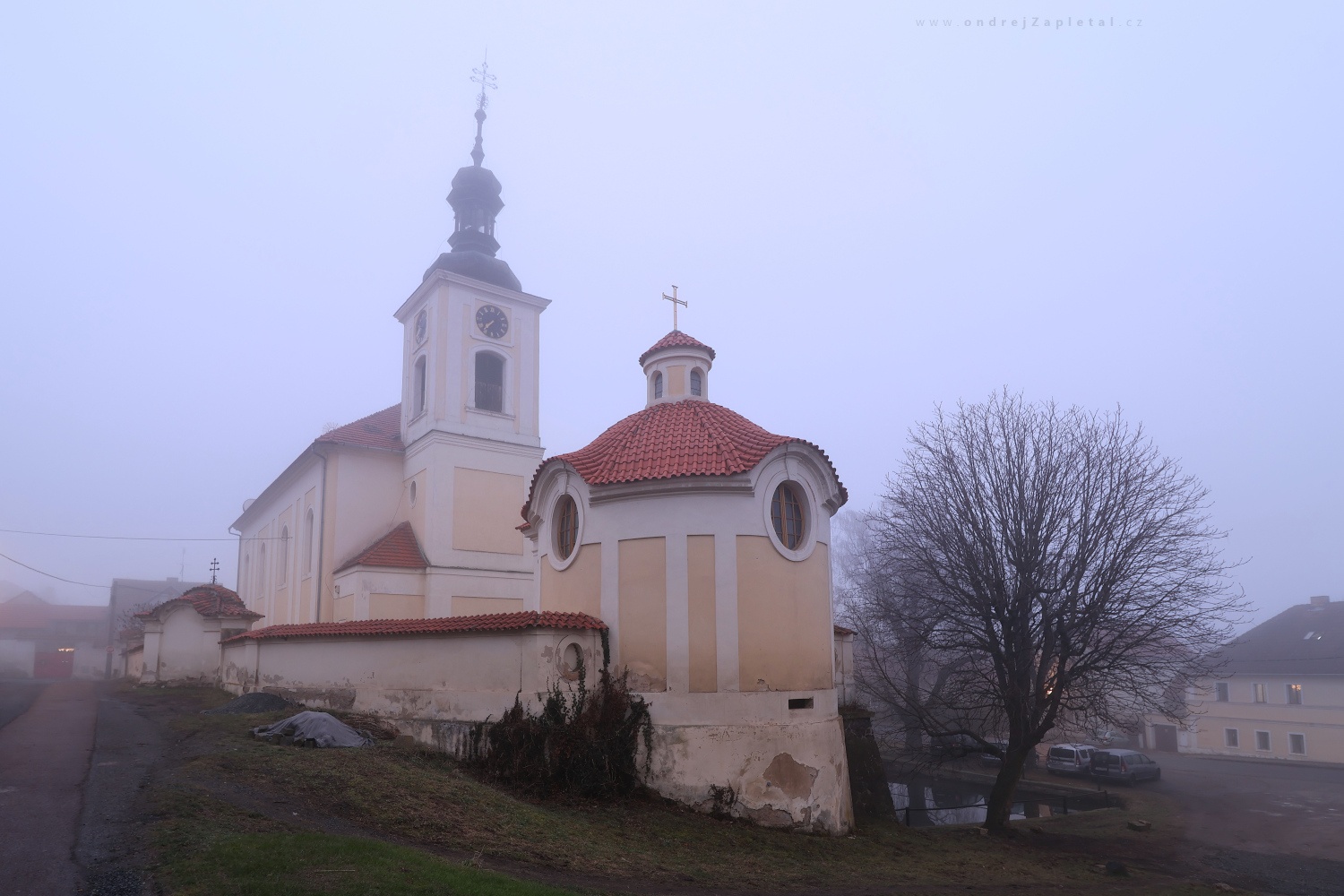 Village Church (On the photo:  (Rural photography) kostel, ráno, venkov, zima)
