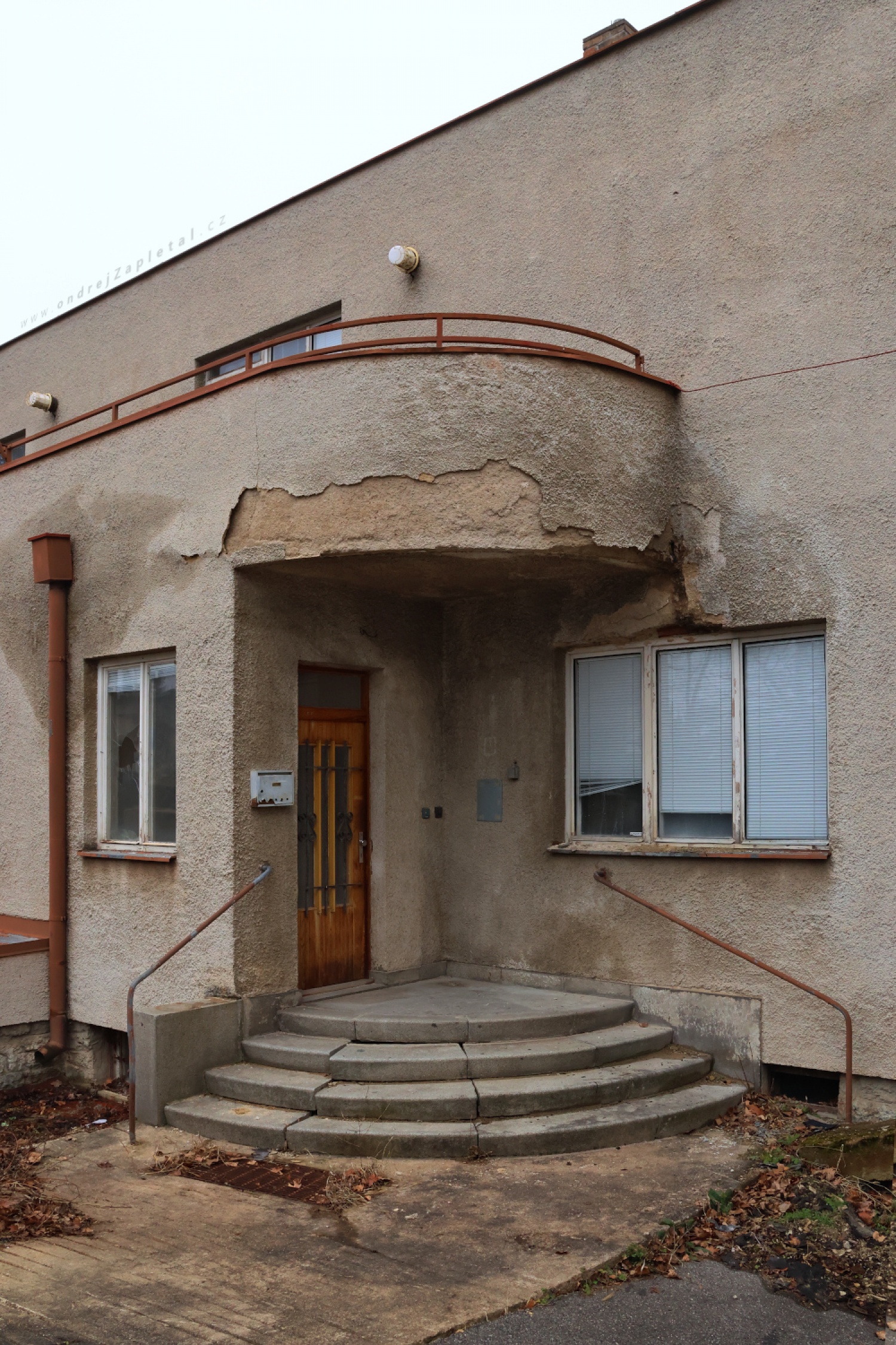 Vila Entrance (On the photo:  (Urban photography) budova, funkcionalismus, beton, praha)