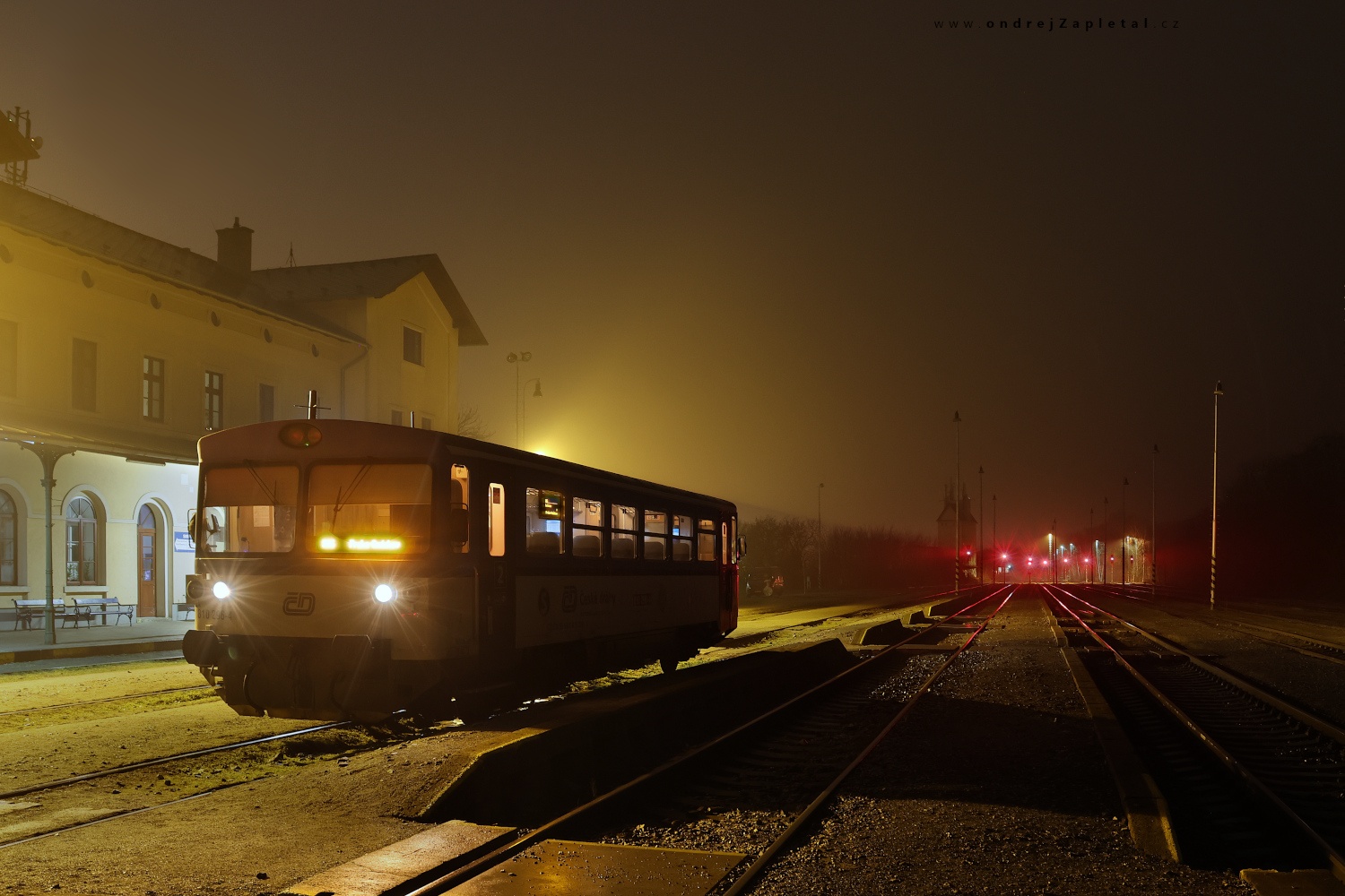 Regional Train (On the photo:  (Rural photography) vlak, noc, elektřina)