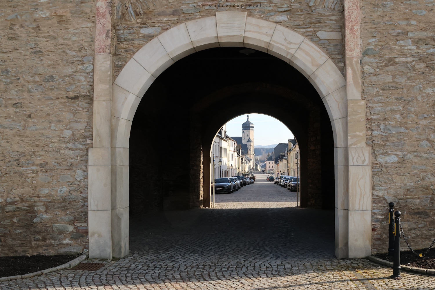 Gate to the Town Center (On the photo:  (Urban photography) město, cesta, kostel)