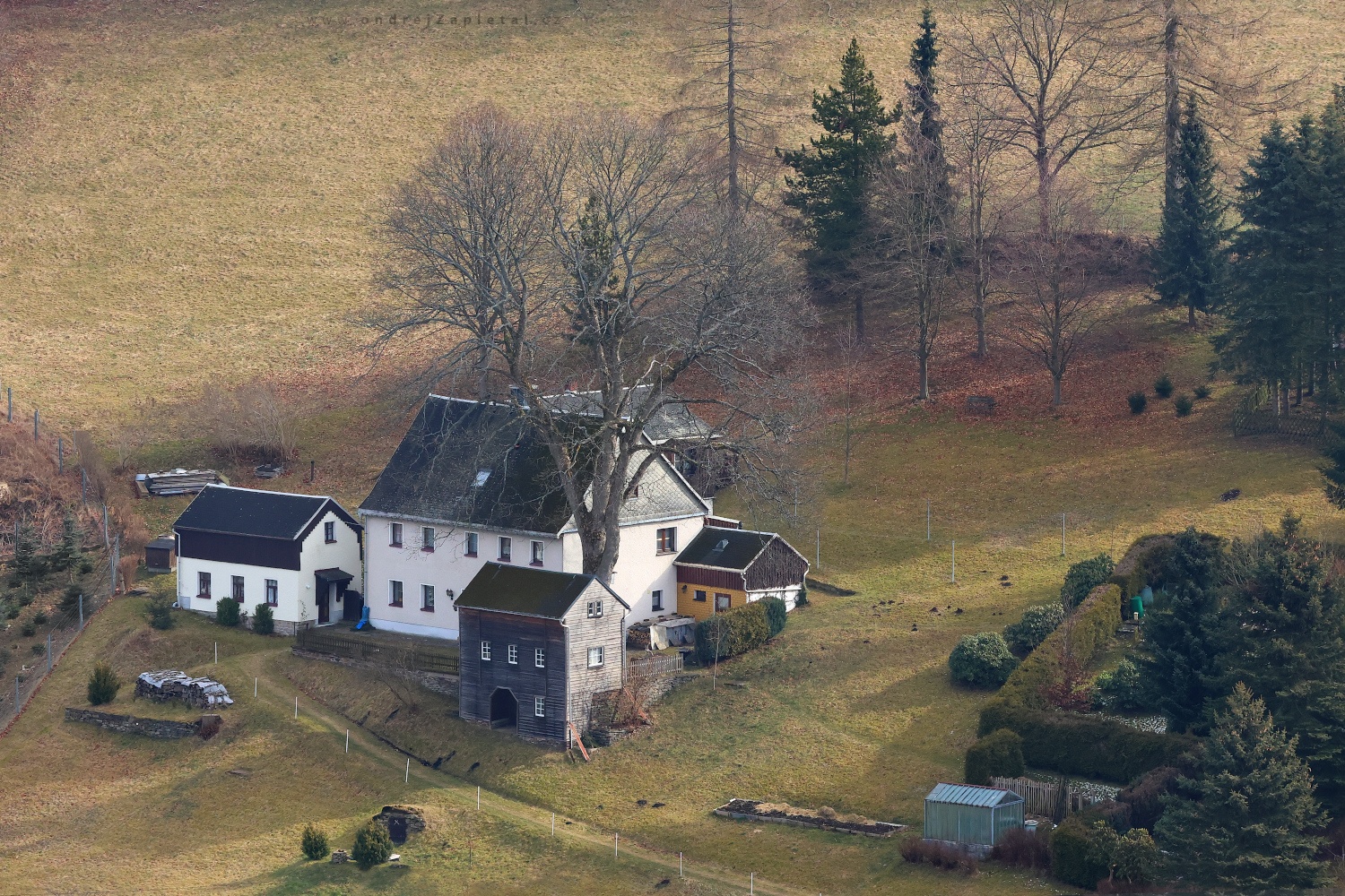 Little Houses on a Slope (On the photo:  (Rural photography) budova, stromy, venkov)