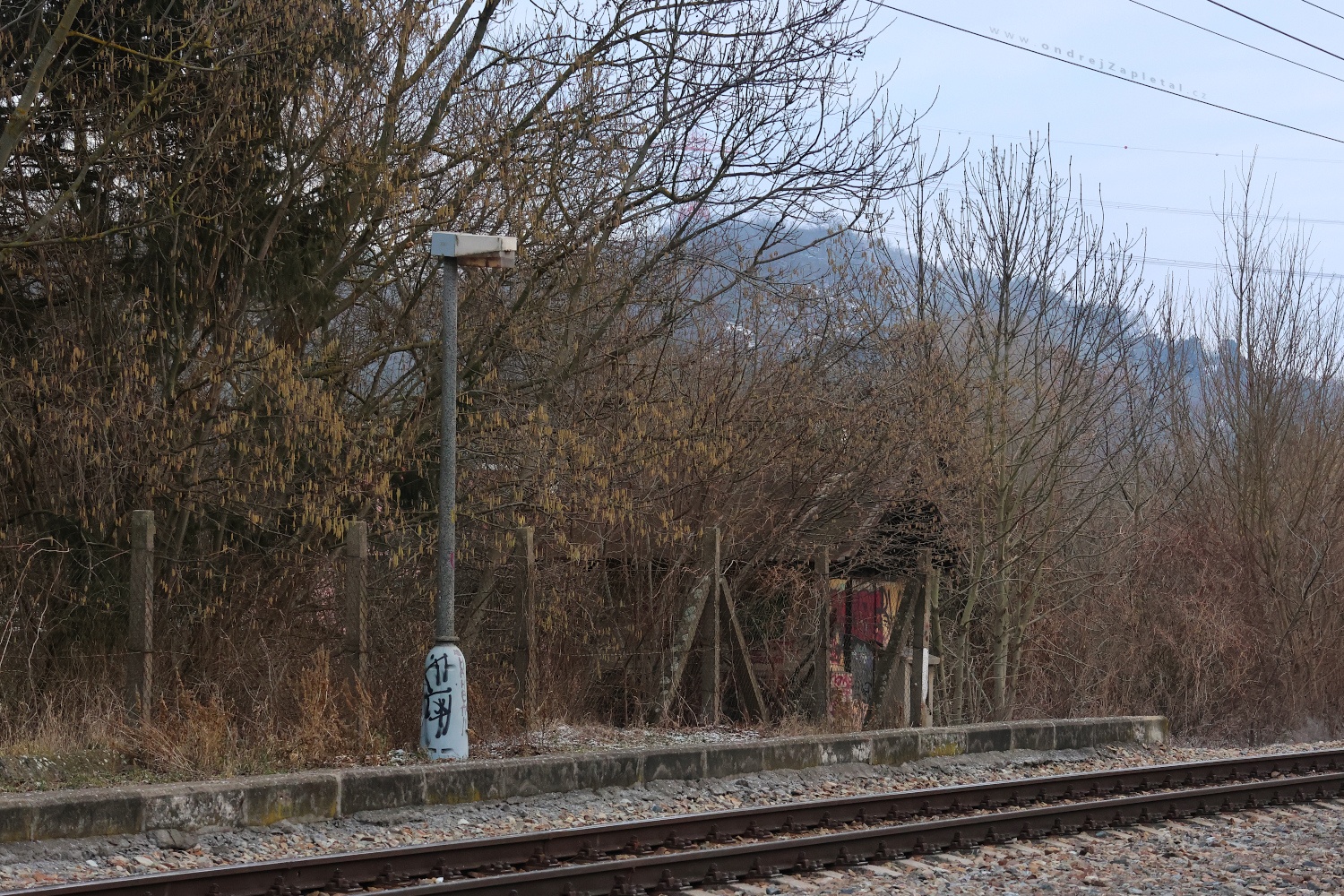 Lamp on a Train Station (On the photo:  (Industrial Photography) stromy, vlak, industrial, vlak, elektřina)