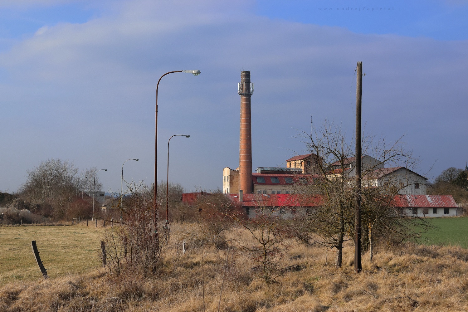 Tracks to a Factory (On the photo:  (Industrial Photography) industrial, vlak, věž, elektřina)