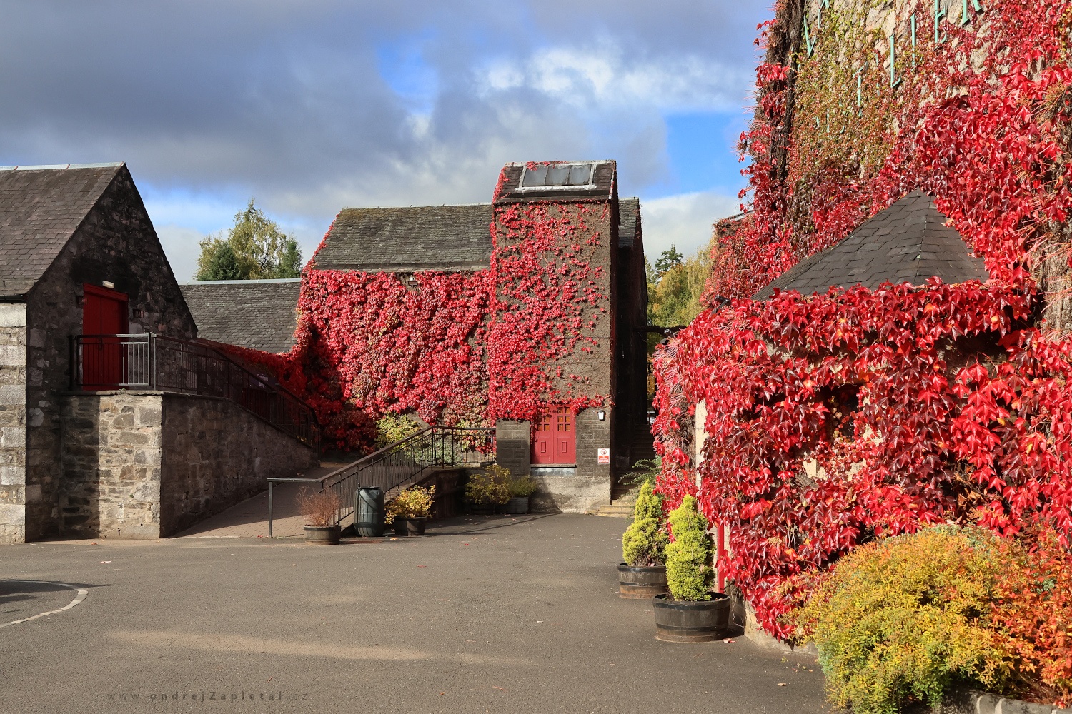 Autumn Distillery (On the photo:  (Architecture photography) budova, podzim, cihly)