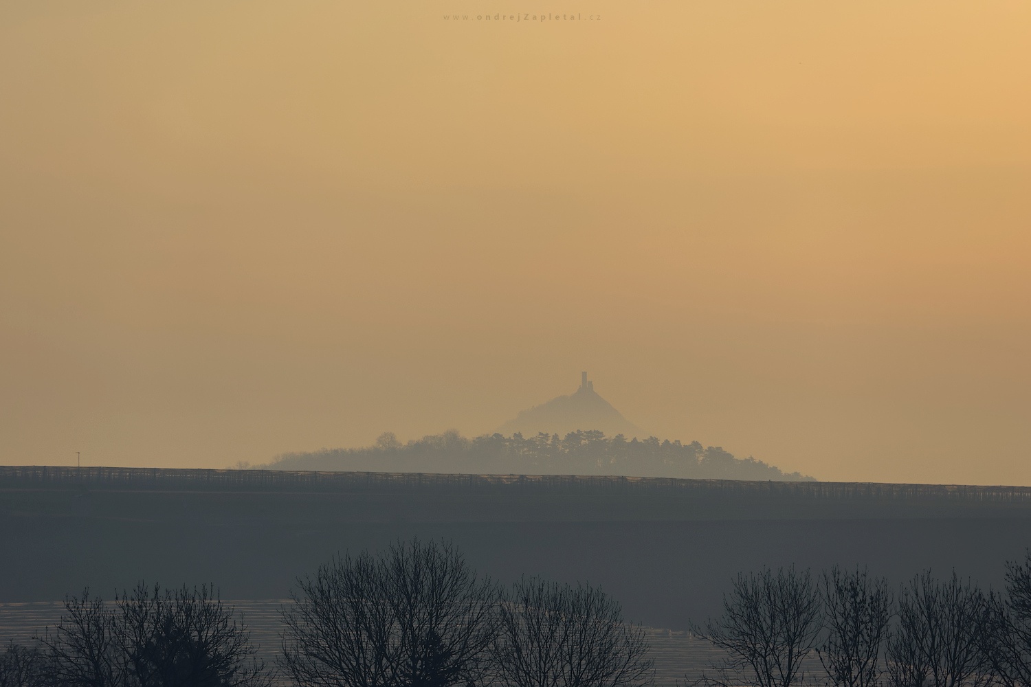 Hazmburg Castle in Morning Mist (On the photo:  (Landscape photography) hrad, ráno, stromy)