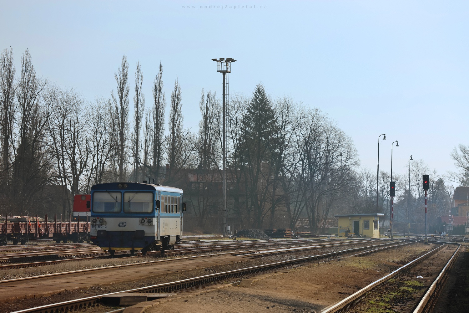 Waiting for Passengers (On the photo:  (Industrial Photography) vlak, industrial, zima)