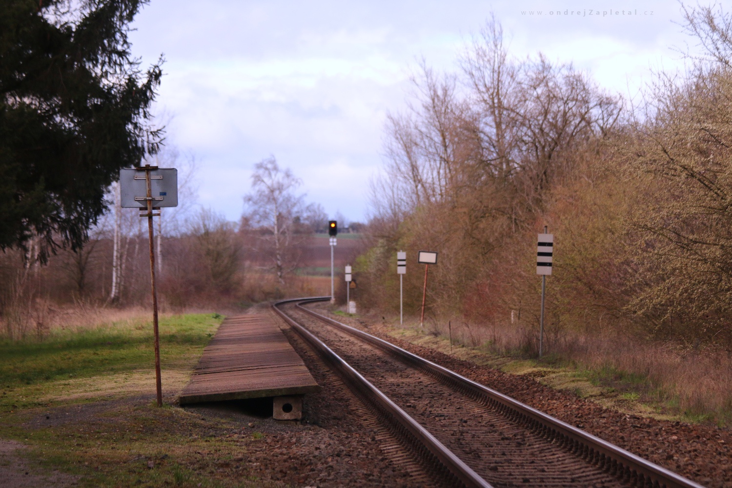 Small Platform (On the photo:  (Rural photography) vlak, jaro, stromy)