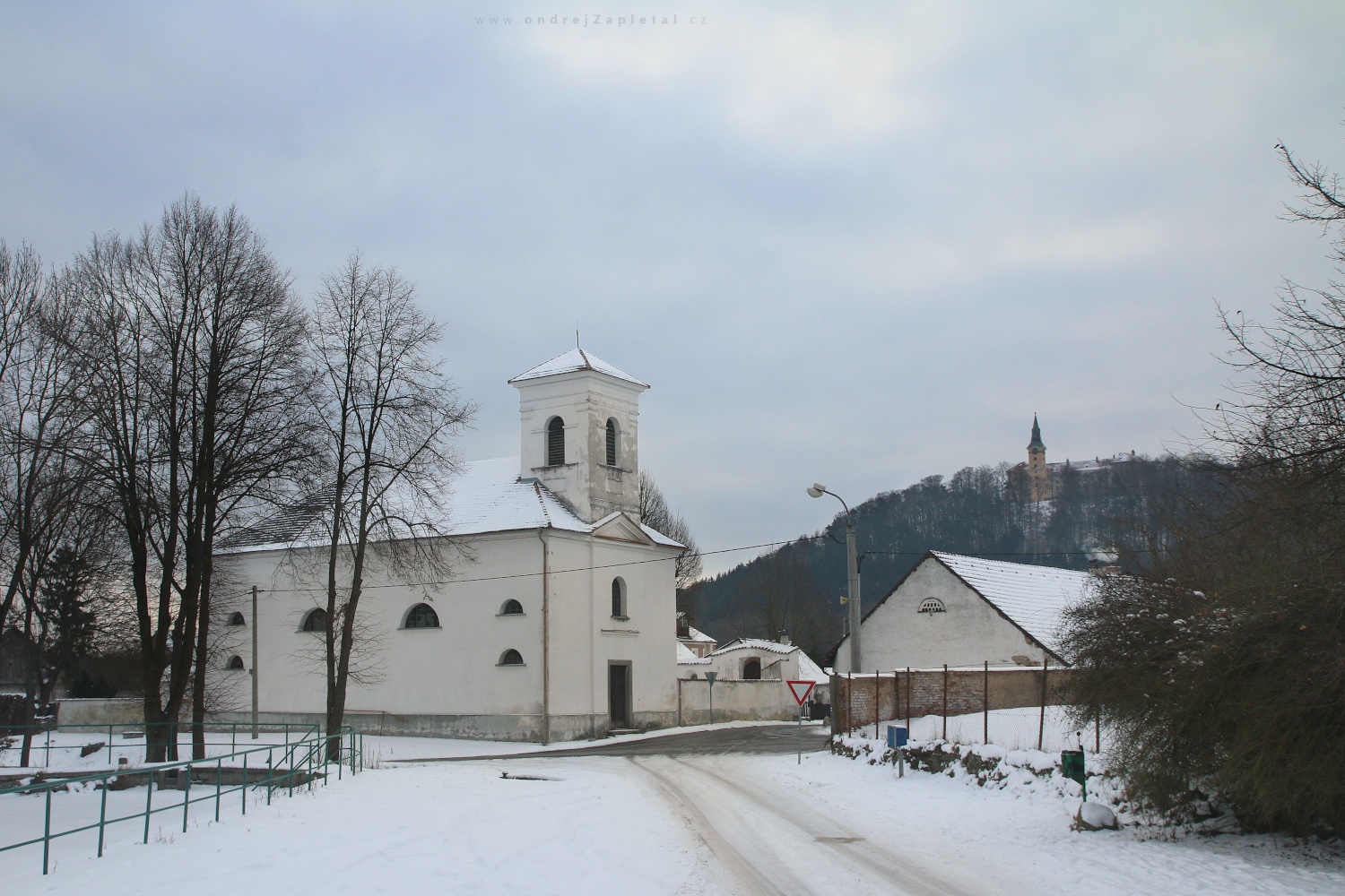 Church in Winter (On the photo:  (Rural photography) kostel, zima, stromy, venkov)