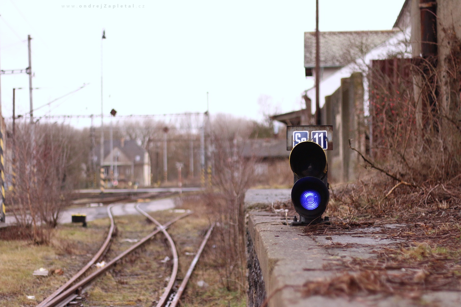 Semafor 11 (On the photo:  (Industrial Photography) industrial, vlak, elektřina, zima)