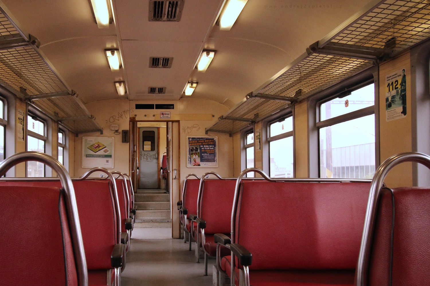 Red Interier (On the photo:  (Urban photography) vlak, interiér)