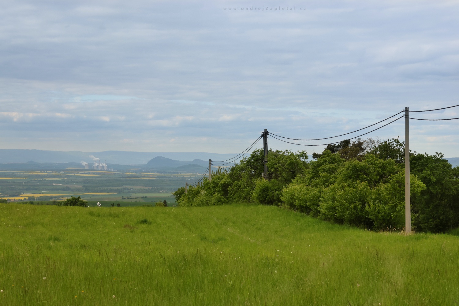Lookout over Třeskonice (On the photo:  (Landscape photography) louka, jaro, venkov, elektřina)