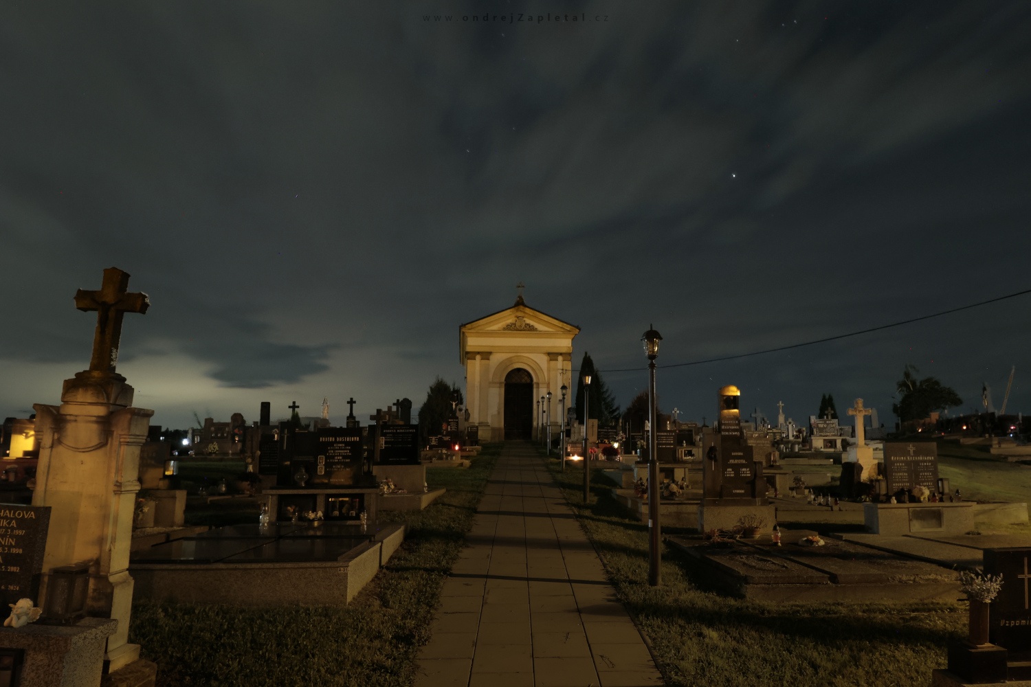 Cemetery in the Night (On the photo:  (Night photography) noc, kostel, venkov, kříž)