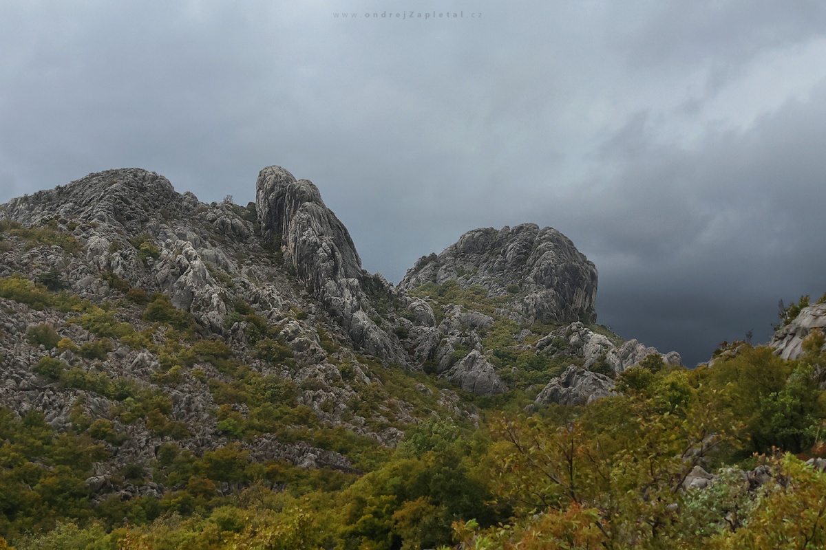 Open Rock (On the photo:  (Nature photography) příroda, hory, mraky, skála)