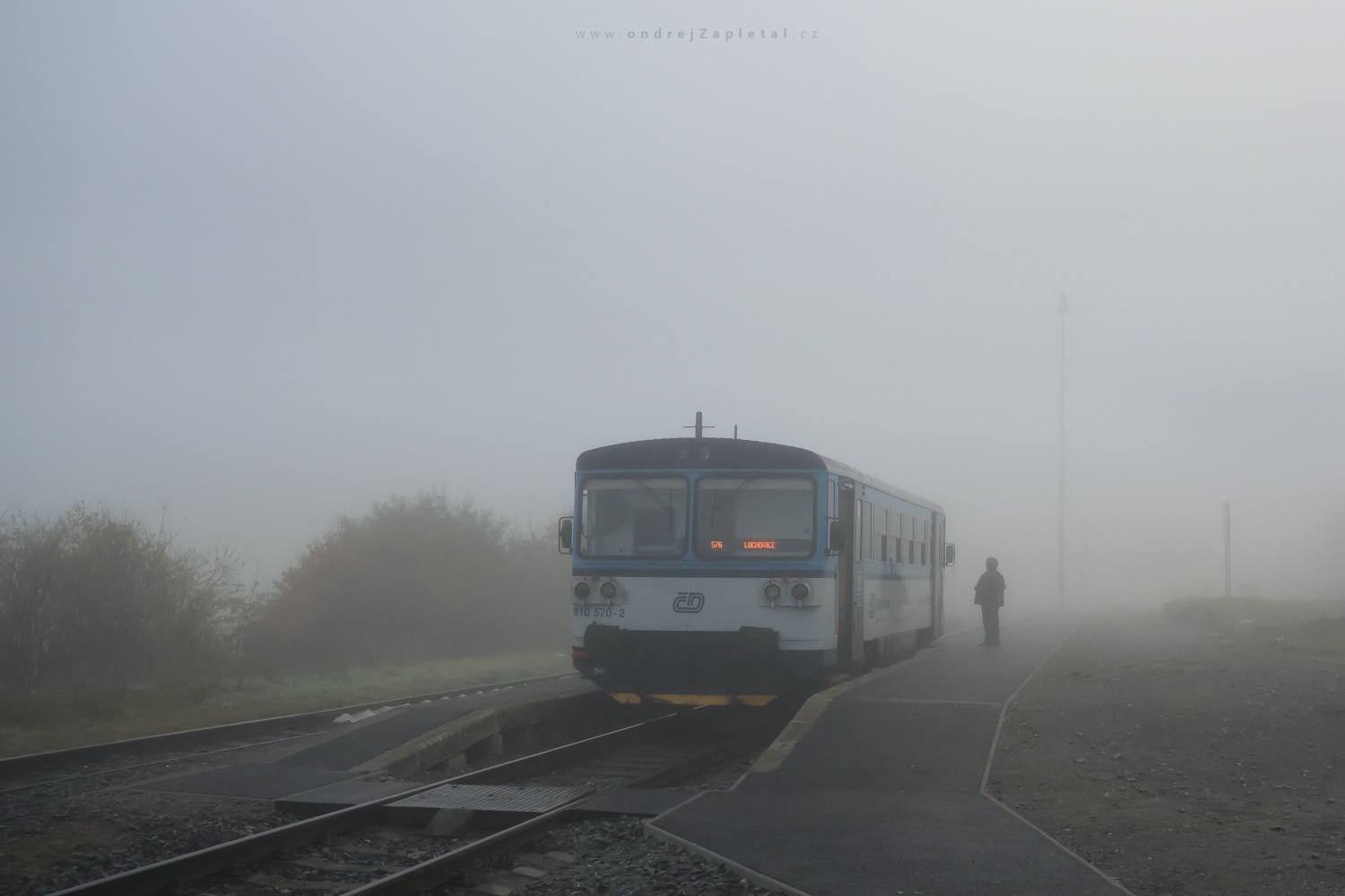 810 in Mist (On the photo:  (Rural photography) vlak, mlha, ráno)