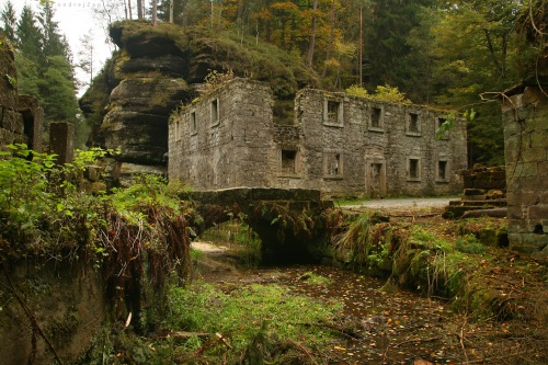 Under the Mill photography